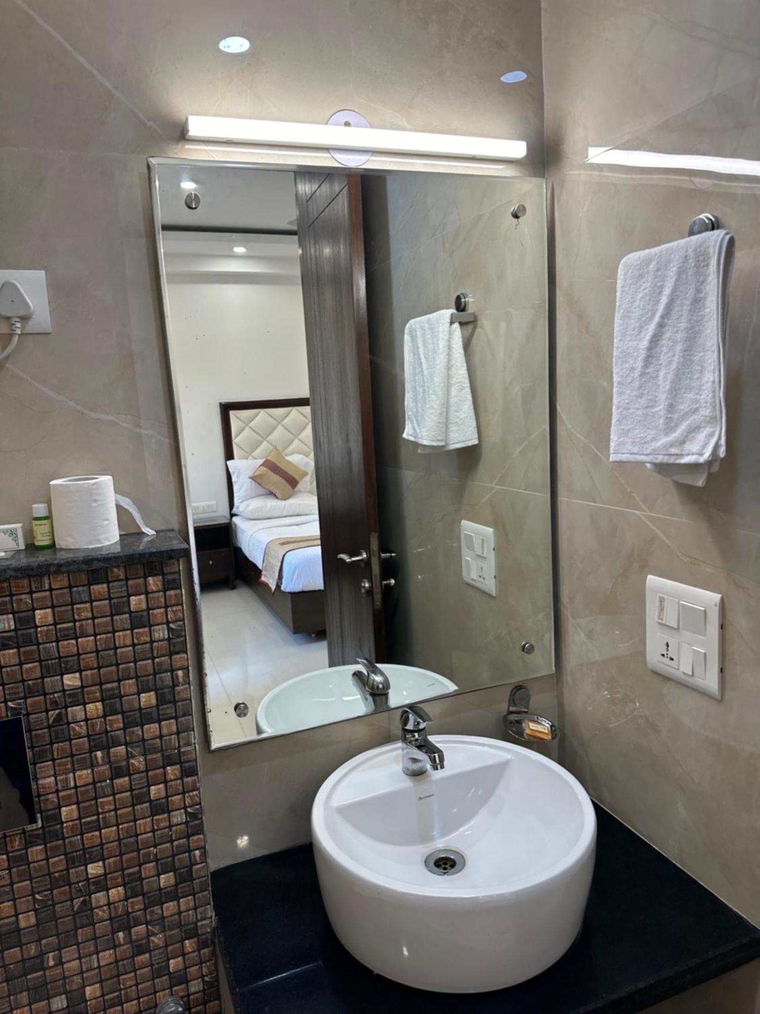 Lemon Green Residency - Hotel And Serviced Apartments Нью-Дели Экстерьер фото