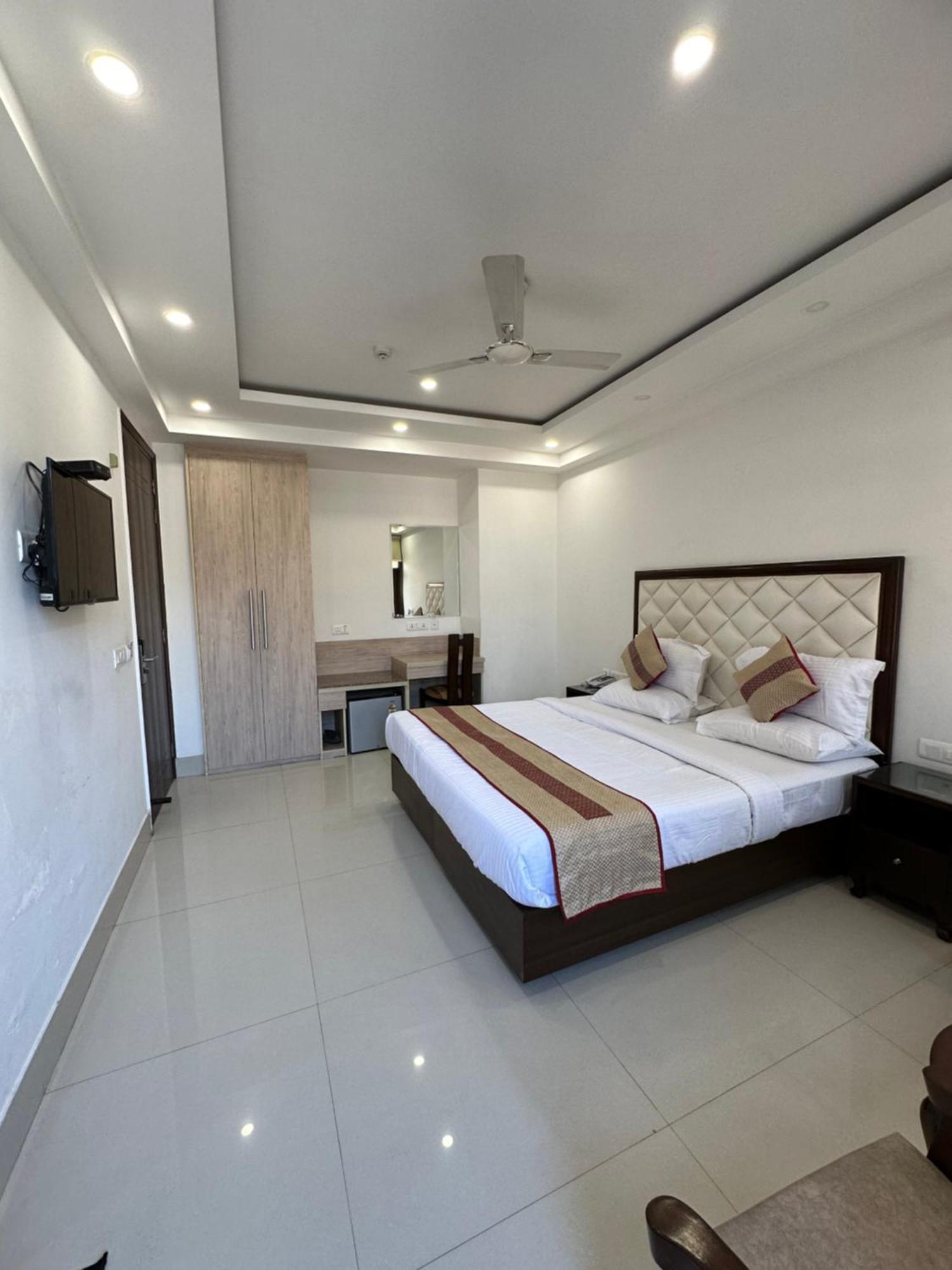 Lemon Green Residency - Hotel And Serviced Apartments Нью-Дели Экстерьер фото